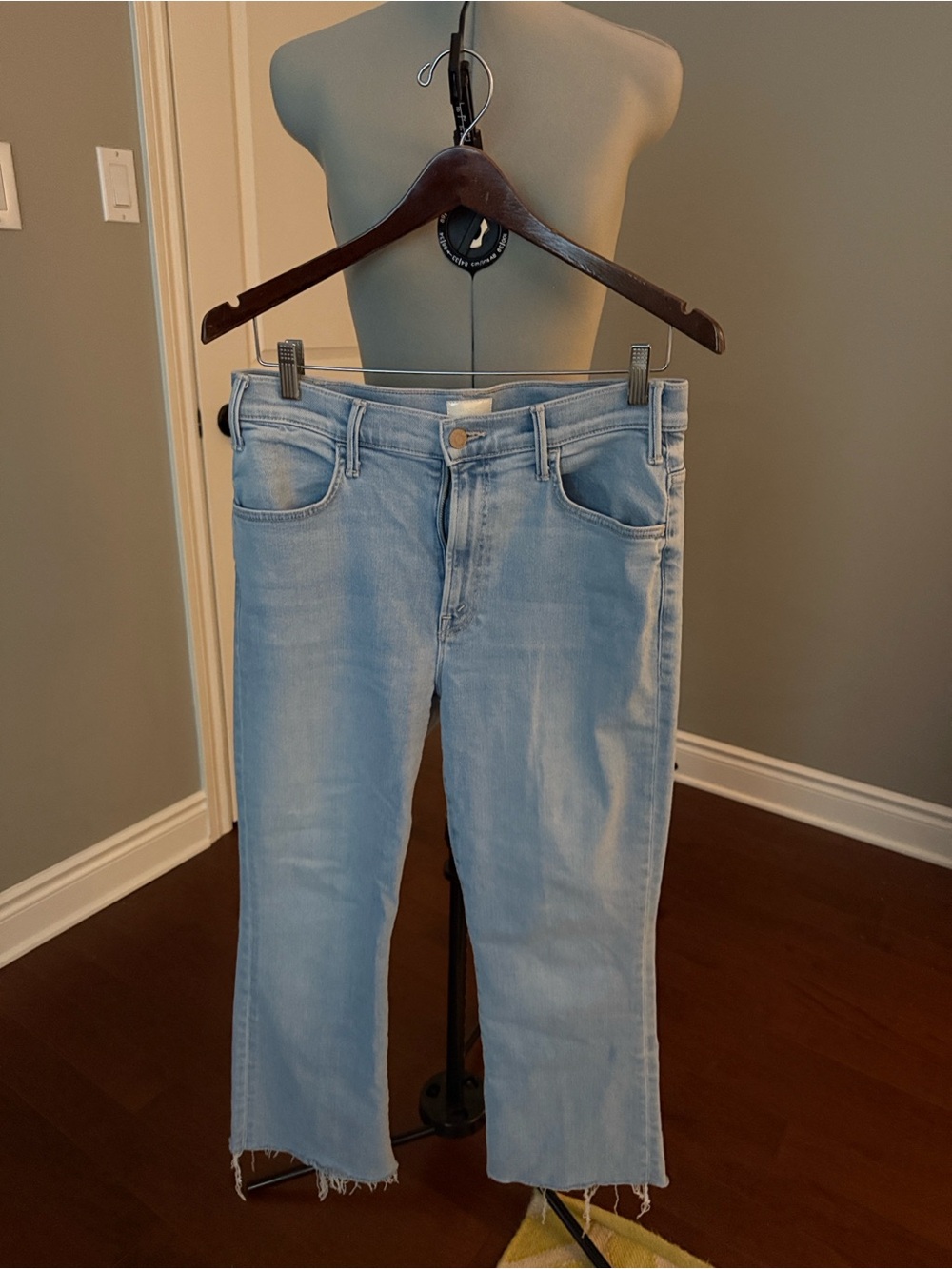 MOTHER LIL’ HUSTLER Pale Blue Cropped Straight Jeans with stretch and Frayed Hem